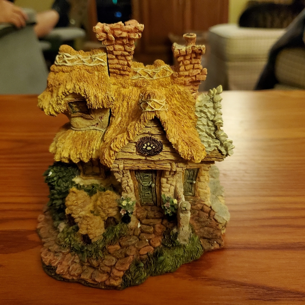 Beary's Coxy Cottage. Village #2. Boyds Bearly-built Villages